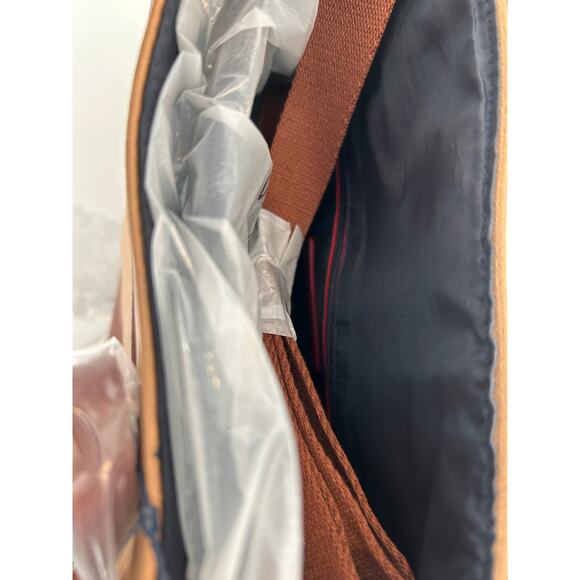 Chic Tommy Hilfiger Gretta II Convertible Satchel – Your Stylish Essential! - Picture 5 of 5